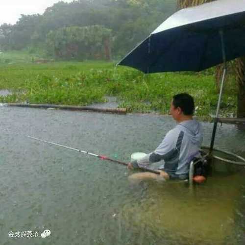 连雨天钓鱼怎么样，雨天钓鱼危险吗？-图2