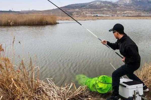 水温高钓鱼怎么样，水温高钓鱼钓多深？-图2