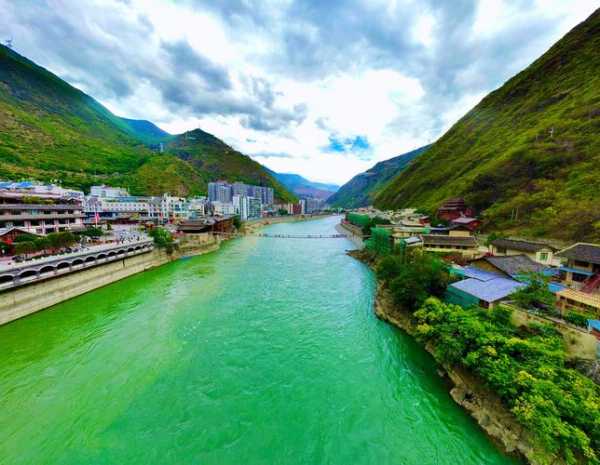 泸定钓鱼怎么样啊，泸定沟风景区在哪里！-图1