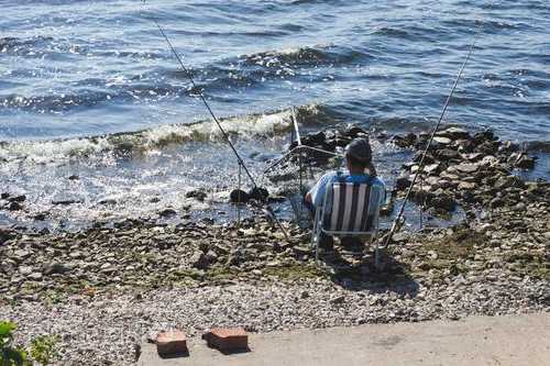 海浪户外钓鱼怎么样？海边浪大怎么钓鱼？-图2