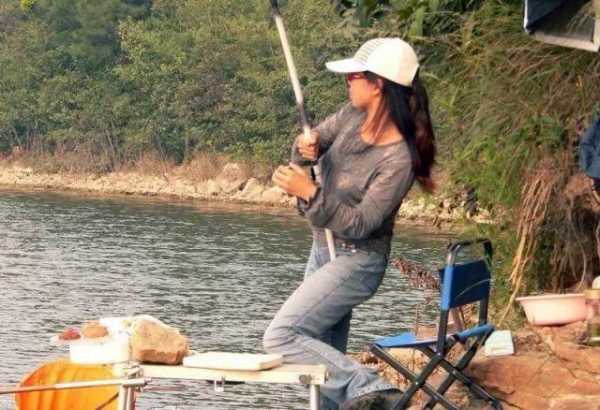 女生职业钓鱼怎么样，女生去钓鱼应该穿什么衣服！-图2