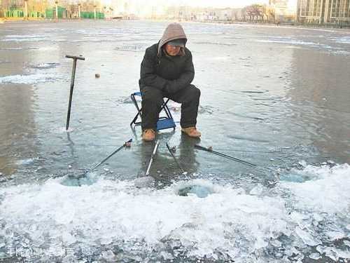 冰上钓鱼会怎么样，在冰上钓鱼-图2