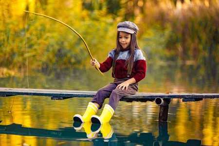 儿童秋天钓鱼怎么样，秋天 钓鱼-图1